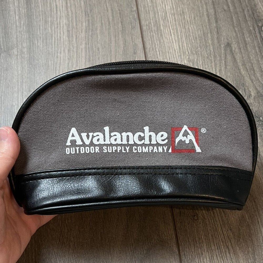 Avalanche Outdoor Supply Tolietry Bag/Travel Case NEW